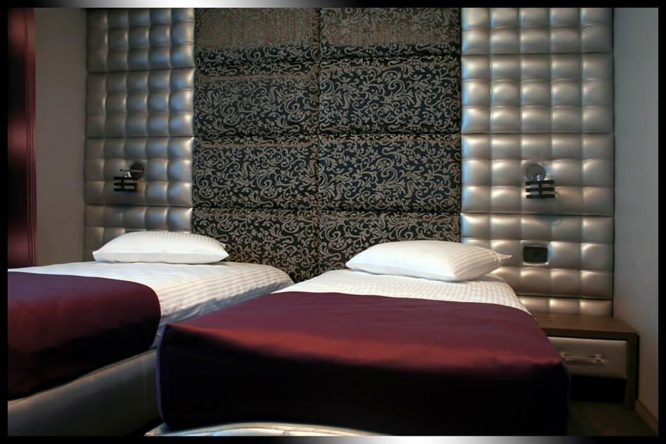 Hotel Aqua Targu Jiu Bagian luar foto
