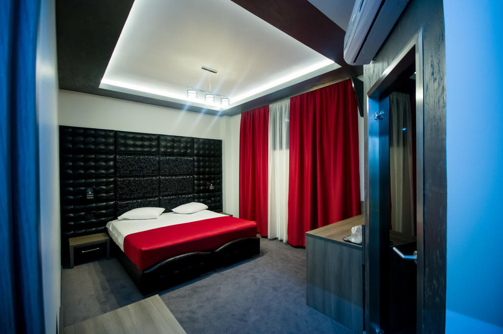 Hotel Aqua Targu Jiu Bagian luar foto