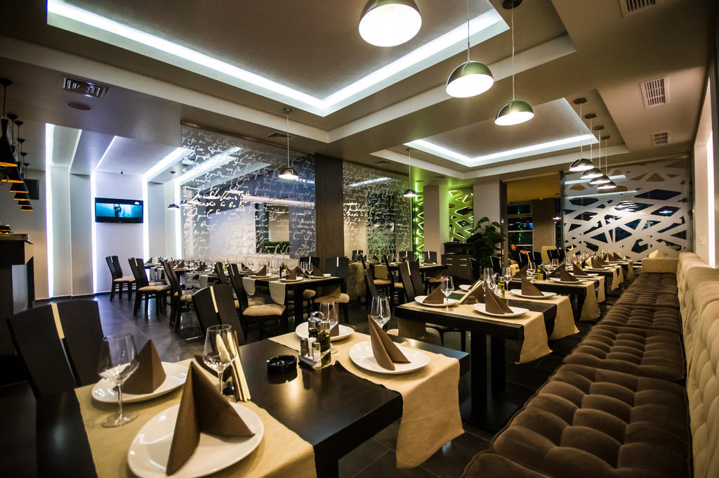 Hotel Aqua Targu Jiu Bagian luar foto